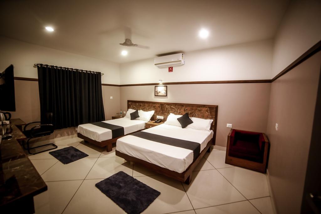 Hotel Icon Residency Kalpetta Esterno foto