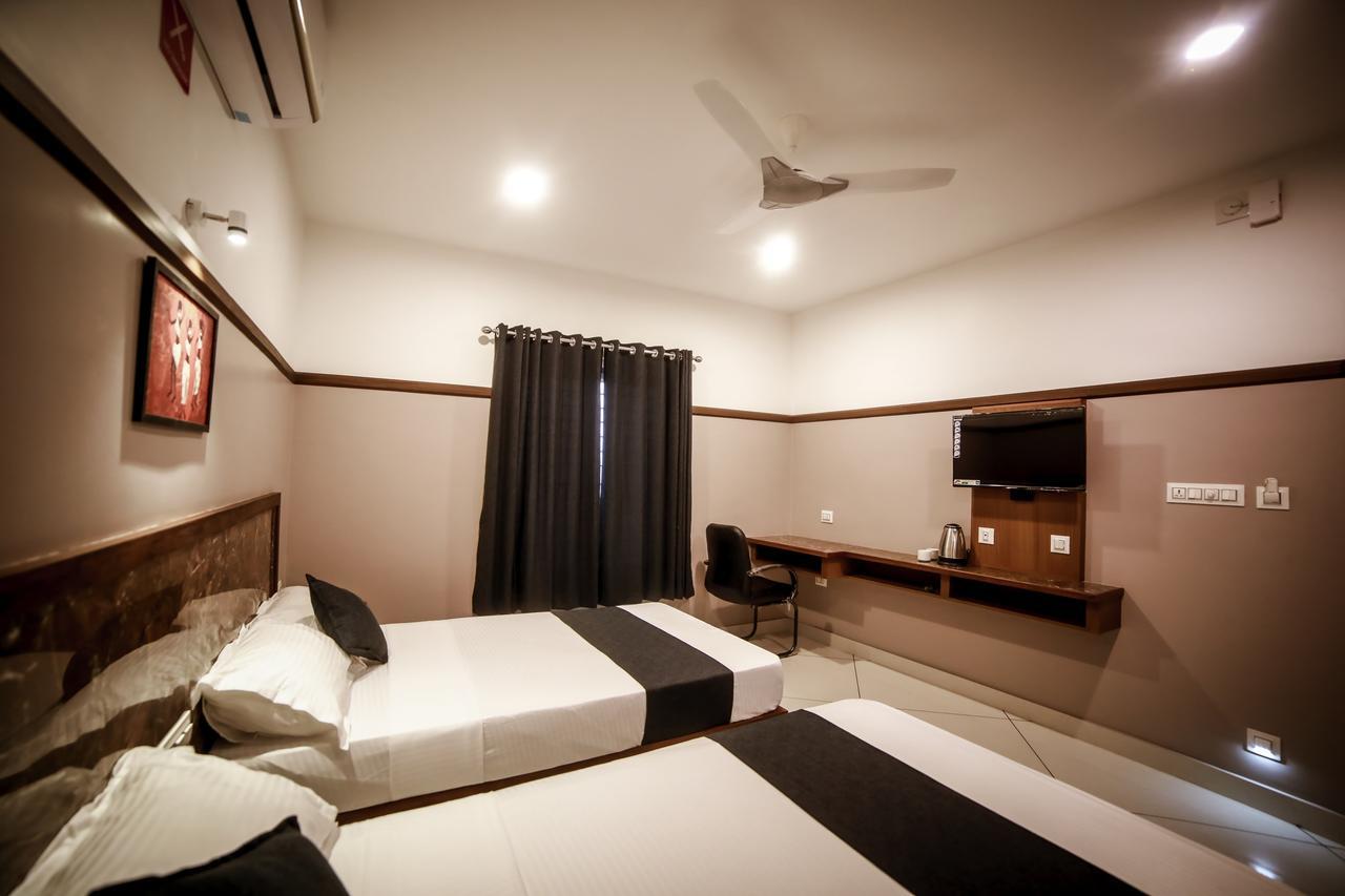 Hotel Icon Residency Kalpetta Esterno foto